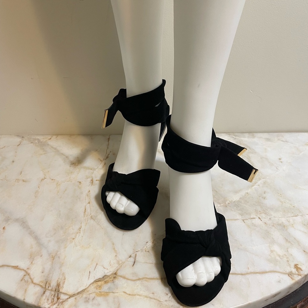 Louis Vuitton Elegant Black Bow Sandals